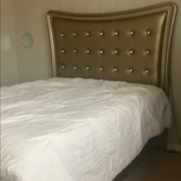 A bedframe - Picture 3 of 3